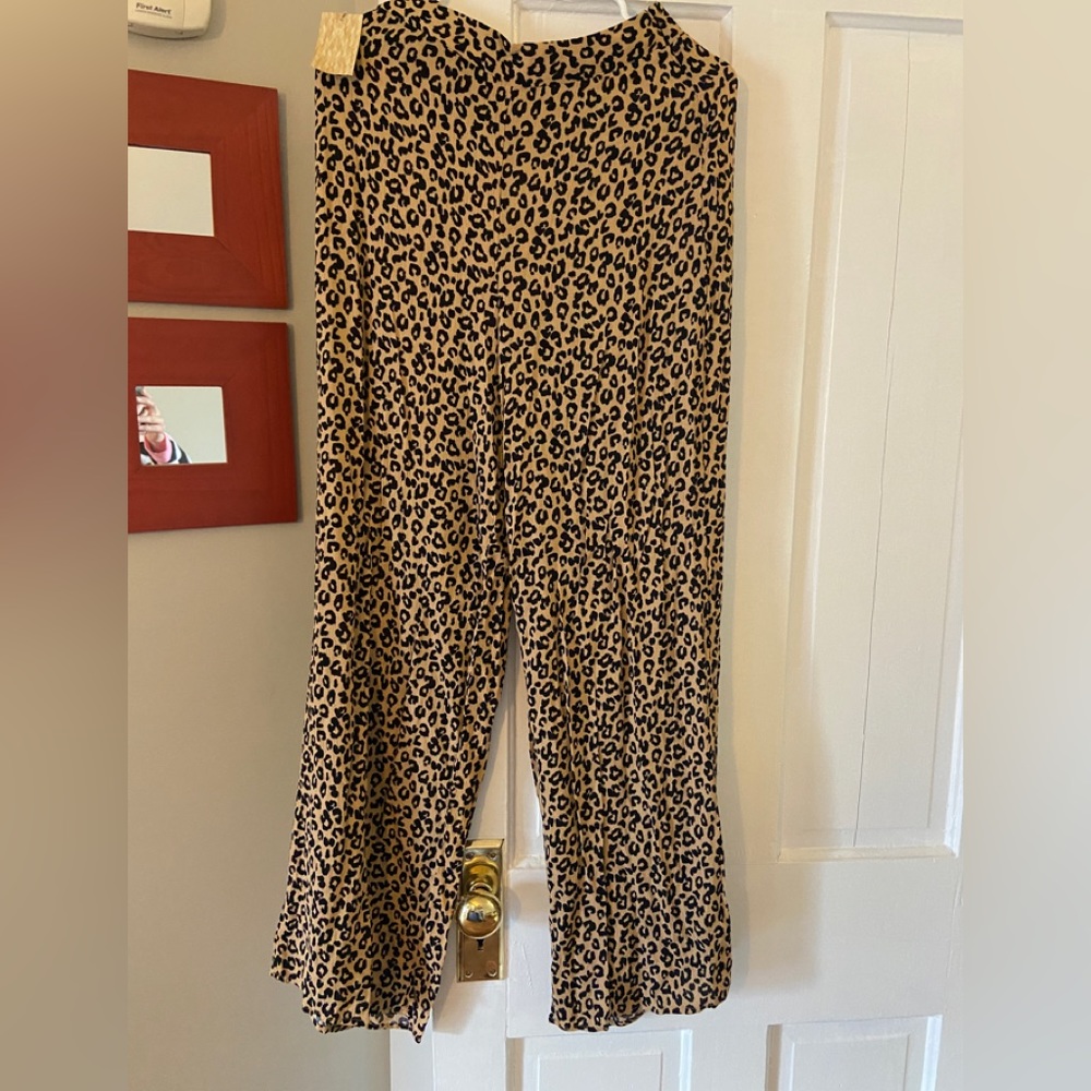 NWT forever 21 cheetah print wide legged pants SZ S